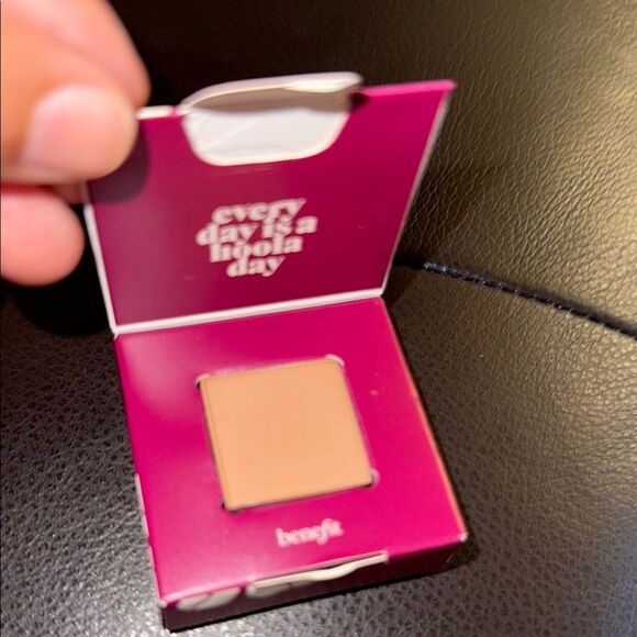 Benefit Tan Bronzer Matte Contour - Picture 5 of 5